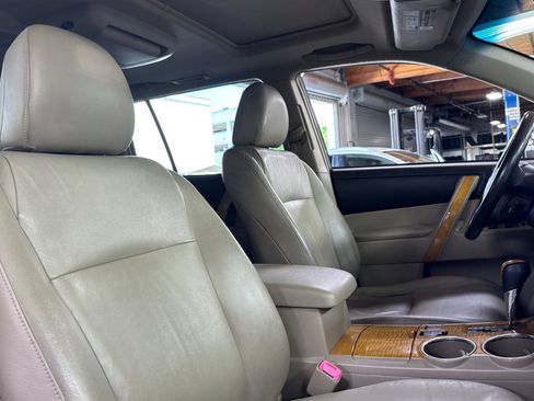 Used 2010 Toyota Highlander Limited image 32