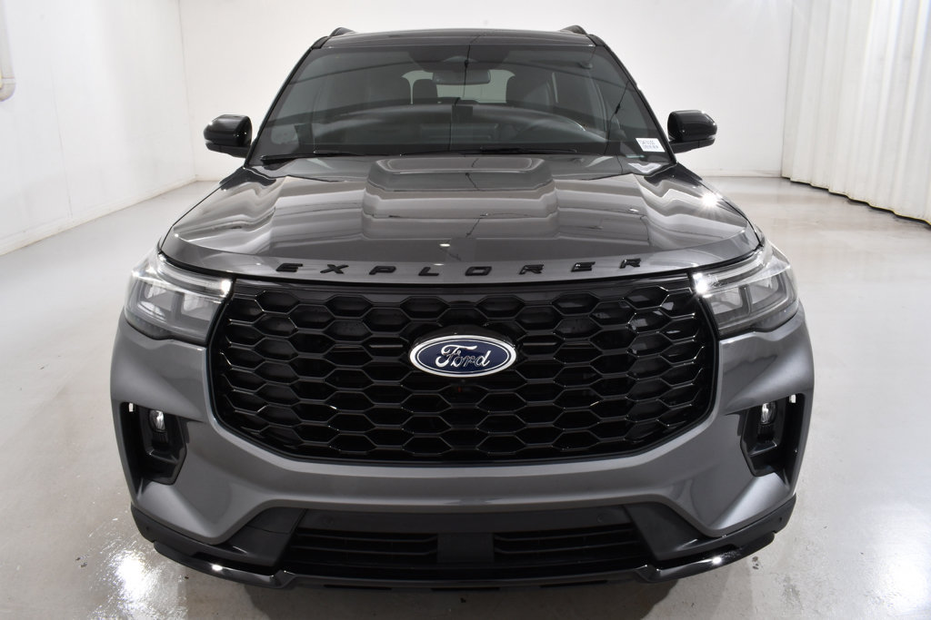 Used 2026 Ford Explorer ST-Line w/ ST-Line Street Pack AWD/4WD image 3