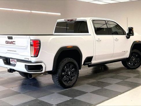 Used 2024 GMC Sierra 2500 AT4 w/ AT4 Premium Plus Package AWD/4WD image 13