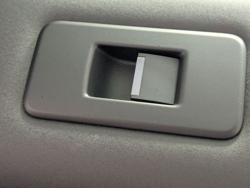 Used 2023 Land Rover Discovery S image 36