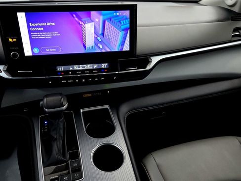 Used 2025 Toyota Sienna XLE w/ XLE Plus Package image 32