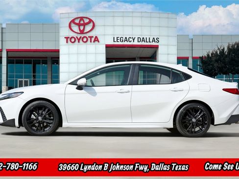 Used 2025 Toyota Camry SE FWD image 7