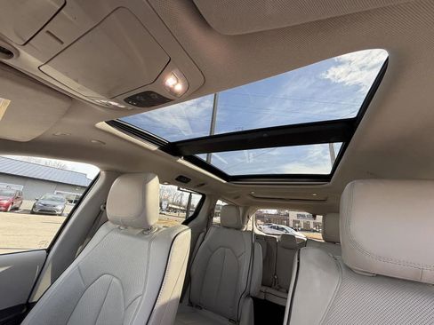 Used 2018 Chrysler Pacifica Limited w/ Advanced Safetytec Group image 26