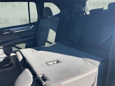 Used 2025 GMC Acadia Elevation FWD image 14