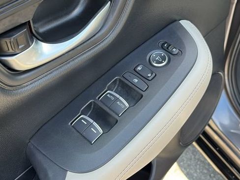 Used 2025 Honda HR-V EX-L image 9