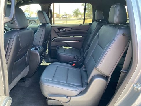 Used 2025 Chevrolet Traverse LT FWD image 30