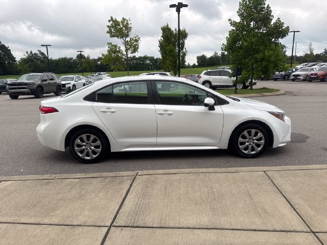 Used 2025 Toyota Corolla LE FWD image 5