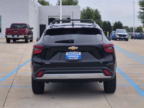 Used 2024 Chevrolet Trax LT FWD image 7