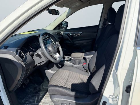 Used 2017 Nissan Rogue SV w/ Midnight Edition Package image 10