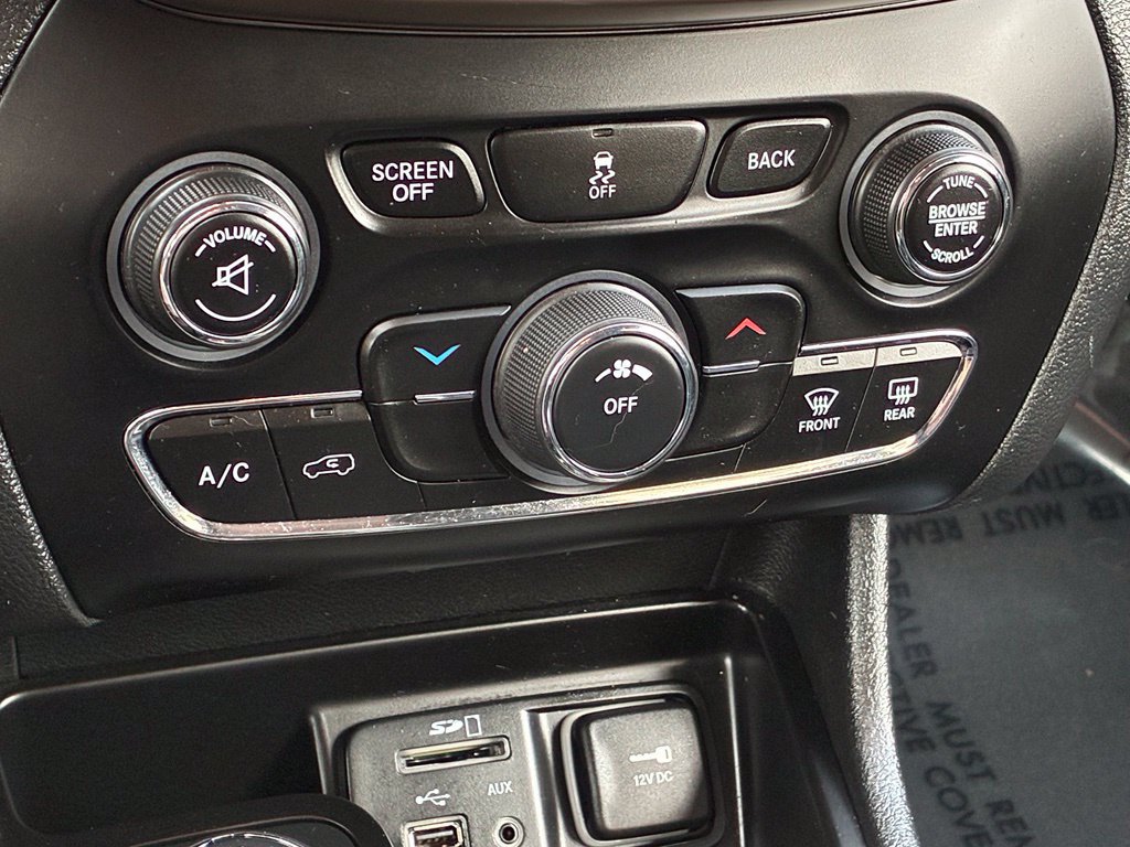 Used 2016 Jeep Cherokee Latitude w/ Safety/Convenience Group AWD/4WD image 18
