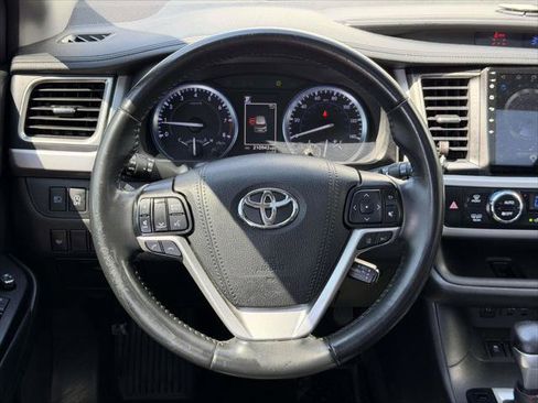 Used 2019 Toyota Highlander SE AWD/4WD image 17