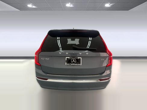 Used 2023 Volvo XC90 B6 Ultimate w/ Lounge Package image 9