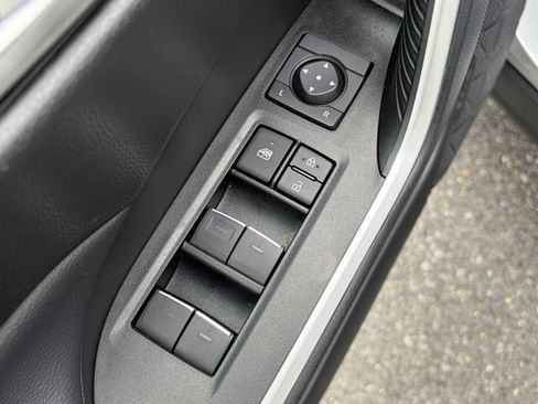 Used 2025 Toyota RAV4 XLE AWD/4WD image 13