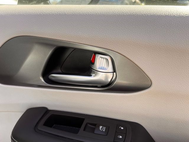 Used 2024 Chrysler Pacifica Limited FWD image 29
