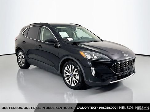 Used 2020 Ford Escape Titanium FWD image 3