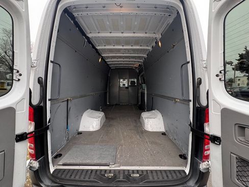 Used 2014 Freightliner Sprinter 3500 image 20