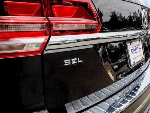 Used 2018 Volkswagen Atlas SEL w/ R-Line Package image 22