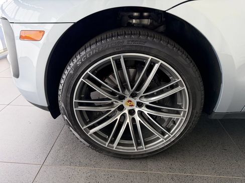 Certified 2026 Porsche Macan AWD/4WD image 10