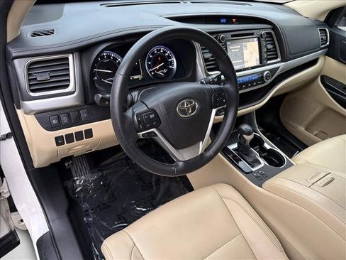 Used 2017 Toyota Highlander XLE image 10