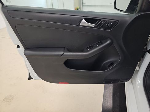 Used 2014 Volkswagen Jetta S image 6