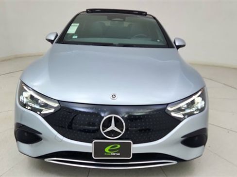 Used 2023 Mercedes-Benz EQE 500 4MATIC Sedan w/ Digital Light Package image 10
