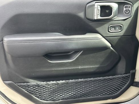 Used 2022 Jeep Wrangler Unlimited Sahara w/ Cold Weather Group image 10