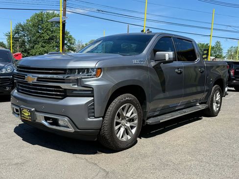 Used 2019 Chevrolet Silverado 1500 High Country w/ Technology Package image 3