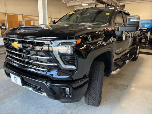 Used 2025 Chevrolet Silverado 2500 LT w/ Z71 Chrome Sport Edition AWD/4WD image 4