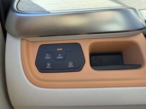 Used 2025 Volkswagen ID. Buzz 1st Edition image 26