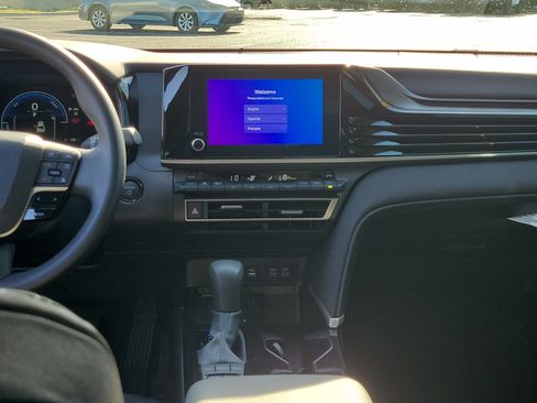 Used 2025 Toyota Camry LE FWD image 18