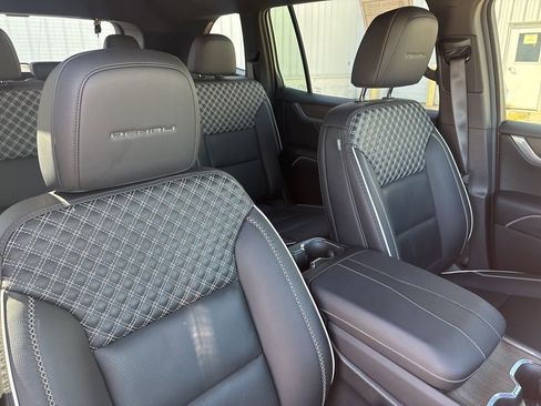 Used 2025 GMC Acadia Denali w/ Super Cruise Package image 32