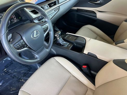 Used 2019 Lexus ES 350 w/ Premium Package image 11