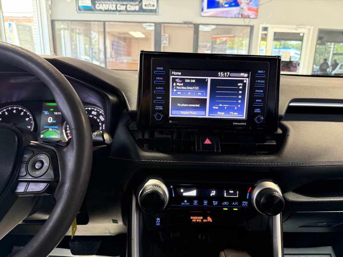 Used 2022 Toyota RAV4 LE FWD image 17