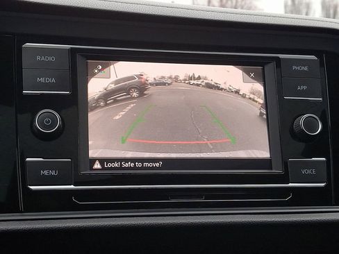 Used 2024 Volkswagen Jetta SE image 19