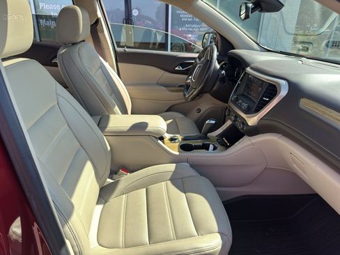 Used 2018 GMC Acadia Denali w/ Technology Package FWD image 12