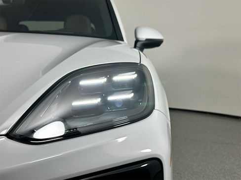 New 2026 Porsche Cayenne S image 15