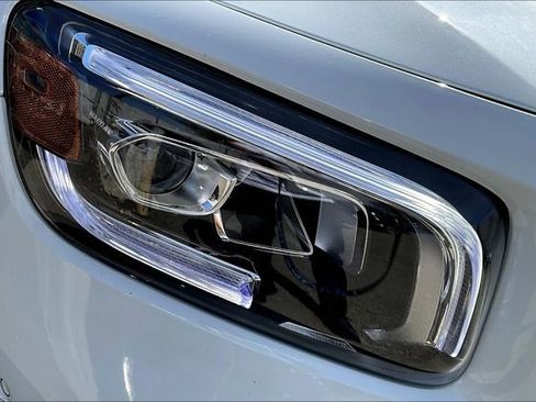 Used 2023 Mercedes-Benz GLB 250 4MATIC image 32