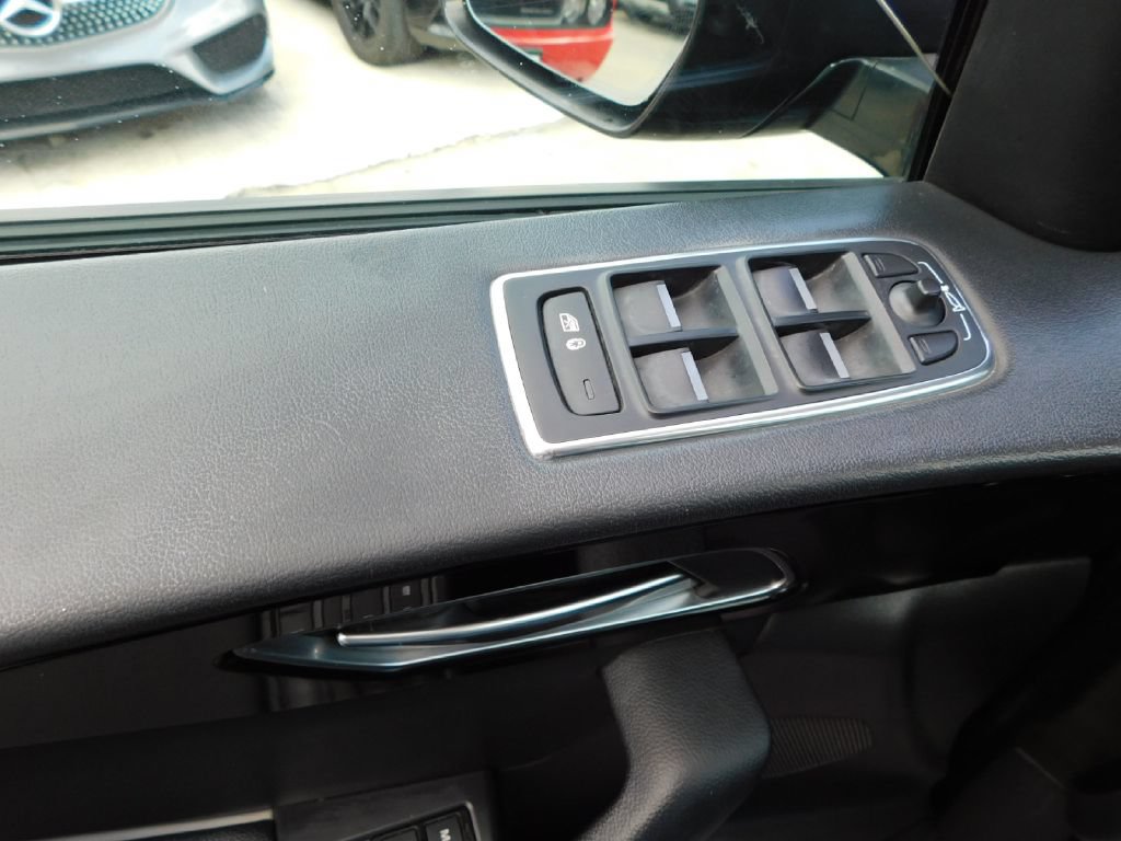 Used 2018 Jaguar F-PACE Premium AWD/4WD image 30