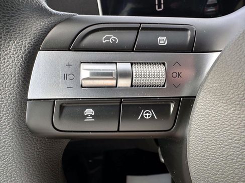 Used 2025 Hyundai Tucson SE AWD/4WD image 17
