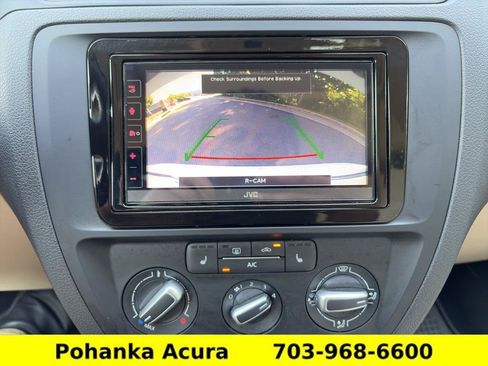 Used 2017 Volkswagen Jetta SE FWD image 16