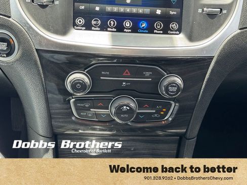Used 2018 Chrysler 300 Touring L RWD image 28