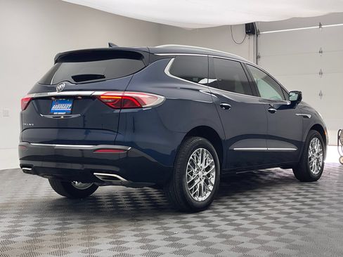 Used 2023 Buick Enclave Essence FWD image 7