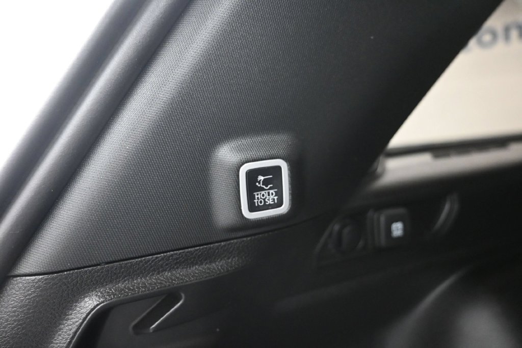 Used 2024 Jeep Grand Cherokee Altitude AWD/4WD image 12