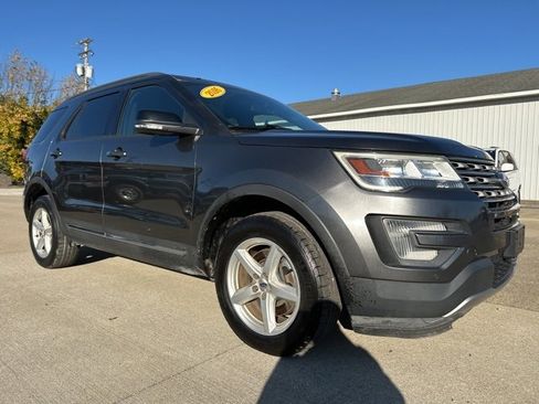 Used 2016 Ford Explorer XLT w/ Equipment Group 202A image 3