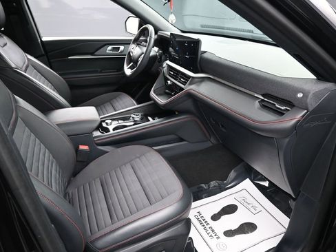 Used 2025 Ford Explorer ST-Line w/ ST-Line Street Pack image 34