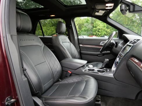 Certified 2018 Ford Explorer Platinum AWD/4WD image 12