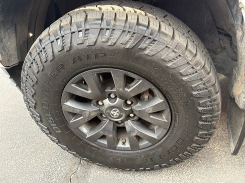 Used 2020 Toyota Tacoma SR5 image 6