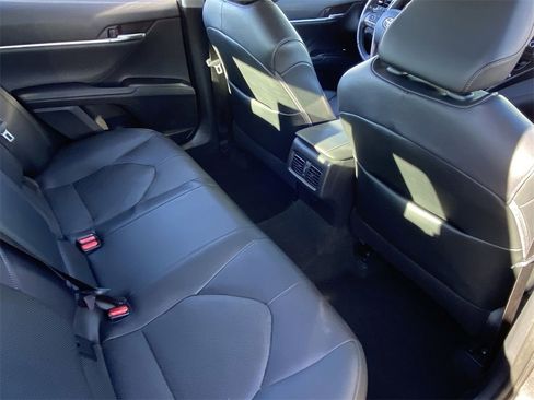 Used 2021 Toyota Camry XLE image 23