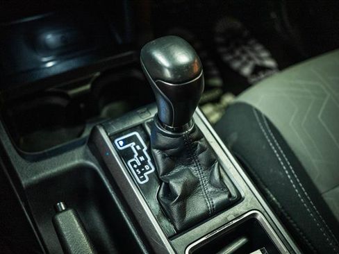 Used 2020 Toyota Tacoma TRD Off-Road AWD/4WD image 18