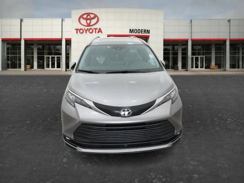 New 2026 Toyota Sienna XLE FWD image 18